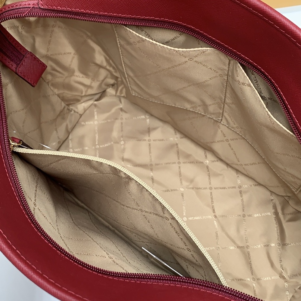 MICHAEL KORS
Jet Set Travel Large Saffiano Leather Tote Shoulder
DARK CHERRY
NWT - Picture 8 of 15
